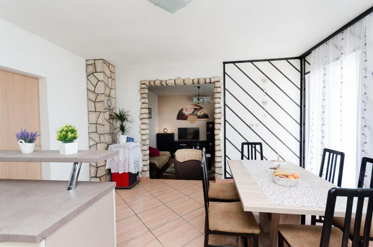 Albina Apartment *