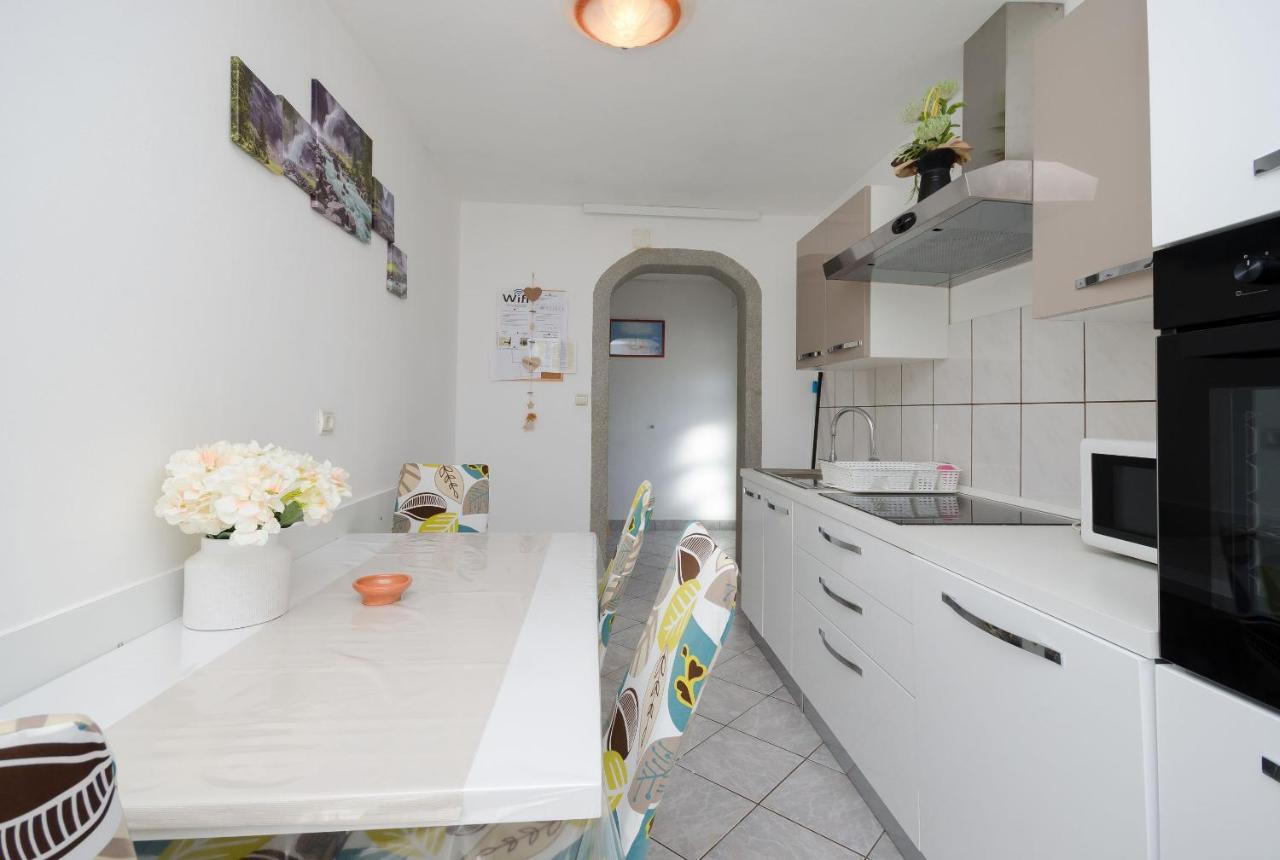 Albina Apartment *